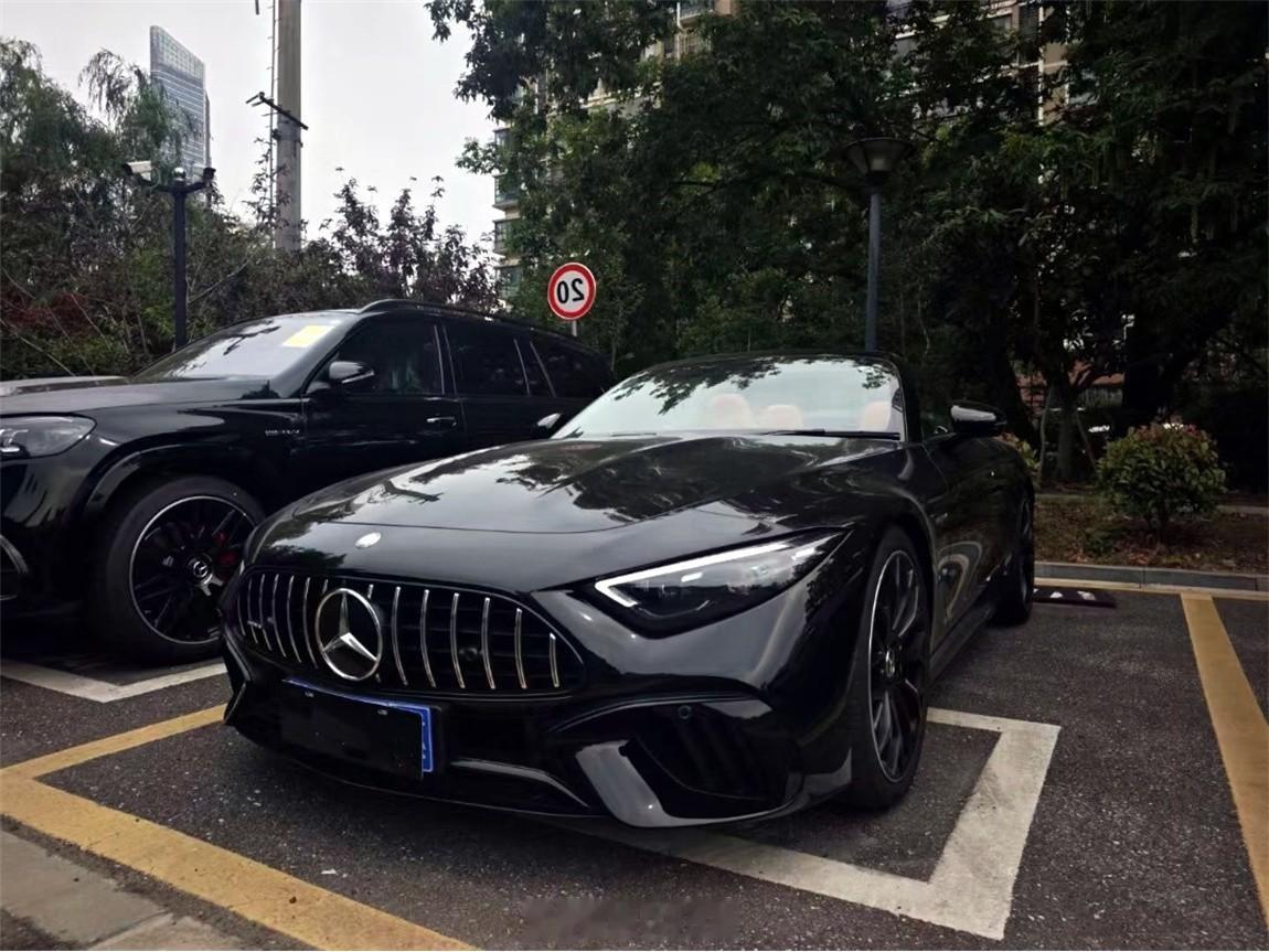 奔驰SL63 AMG 2024年05月份上牌，目前仪表里程600公里，车辆无过户