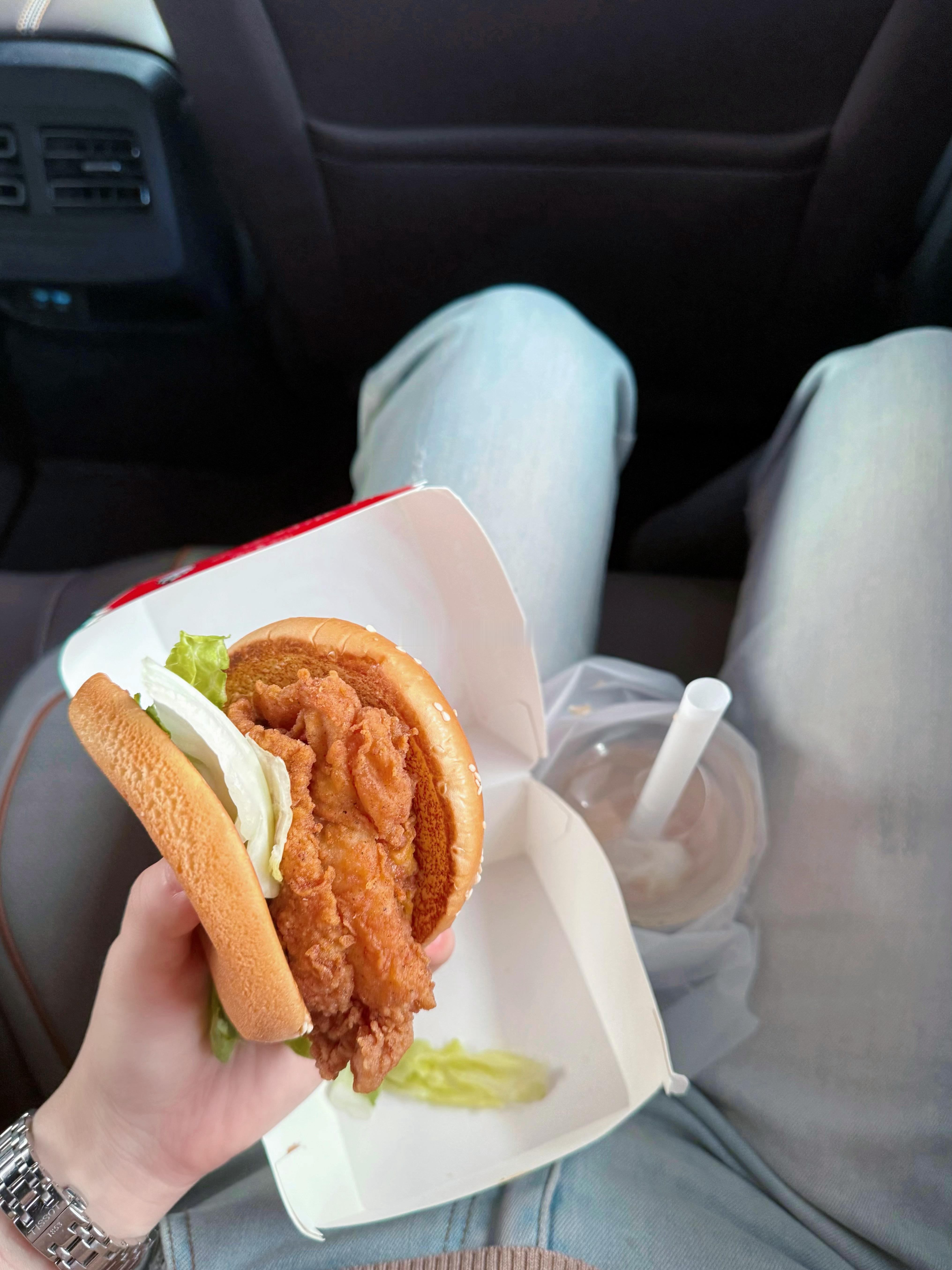 今天大A很给力 加个餐吧那就🐶🐶 天选打工人🍔 ​​​