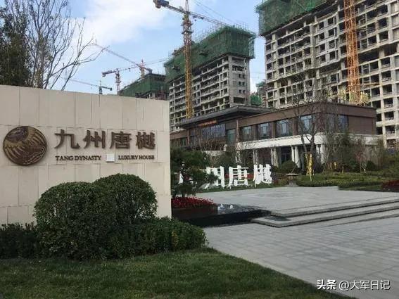 工程老板的真实年关：开百万奔驰，抽50块华子，却不敢回家过年
 
认识一位做工程