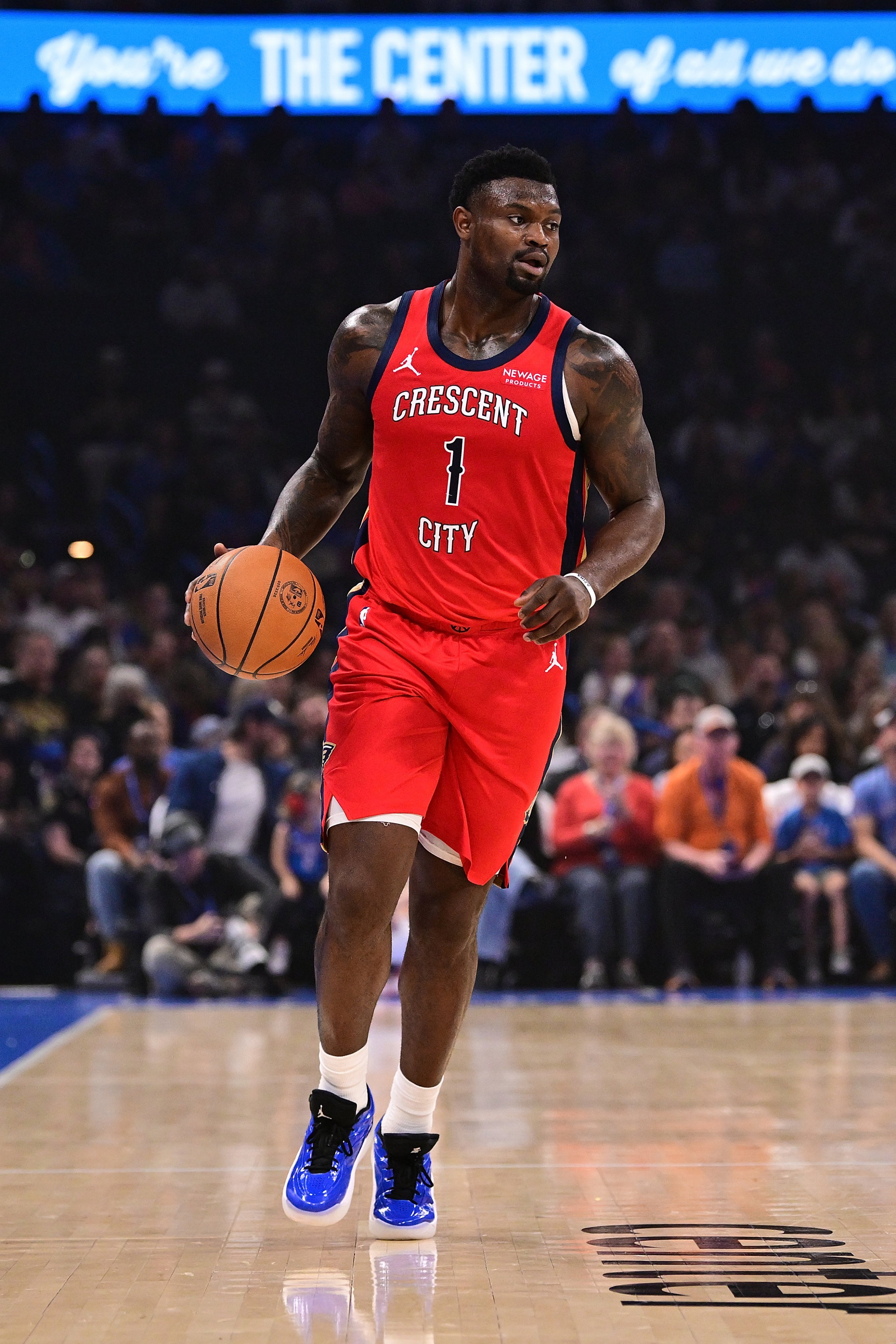 据Shams报道，锡安威廉姆森左腿筋拉伤，至少缺席7-10天。鹈鹕队目前战绩0胜