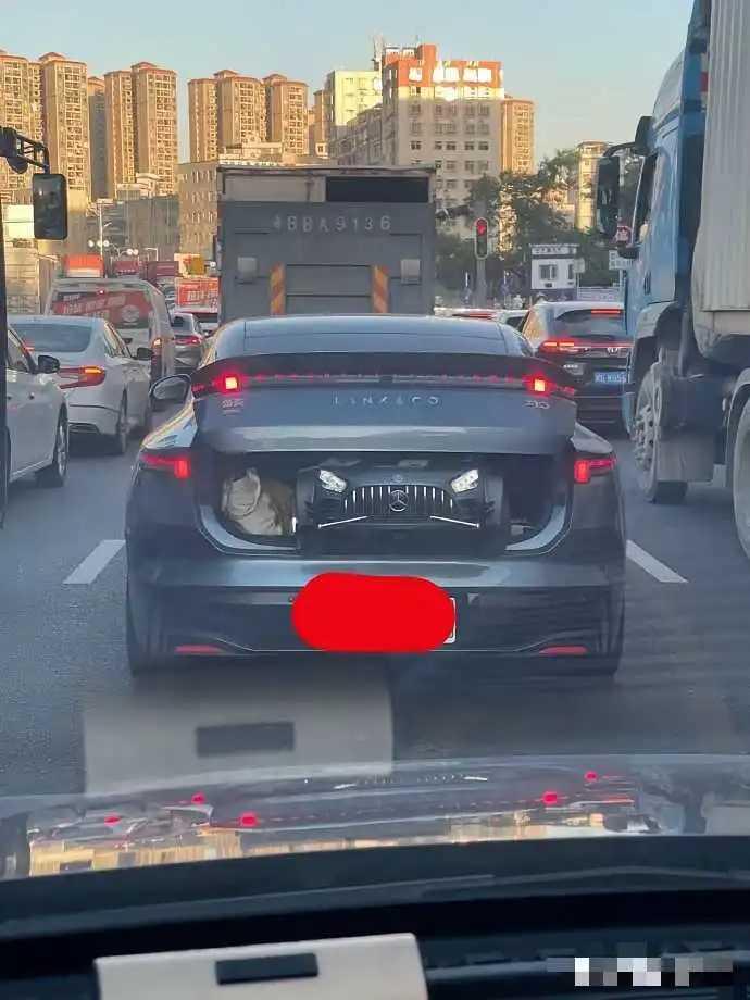 现在联名车越来越多了，有些品牌不再专注于打理“羽毛”，而是消耗品牌影响力，赚快钱