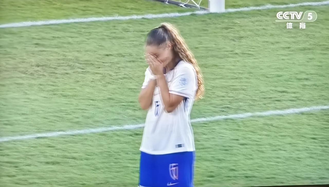 法国队被打哭了！牛子琪扑出法国队两个点球！中国U17女足淘汰法国队，进八强了！