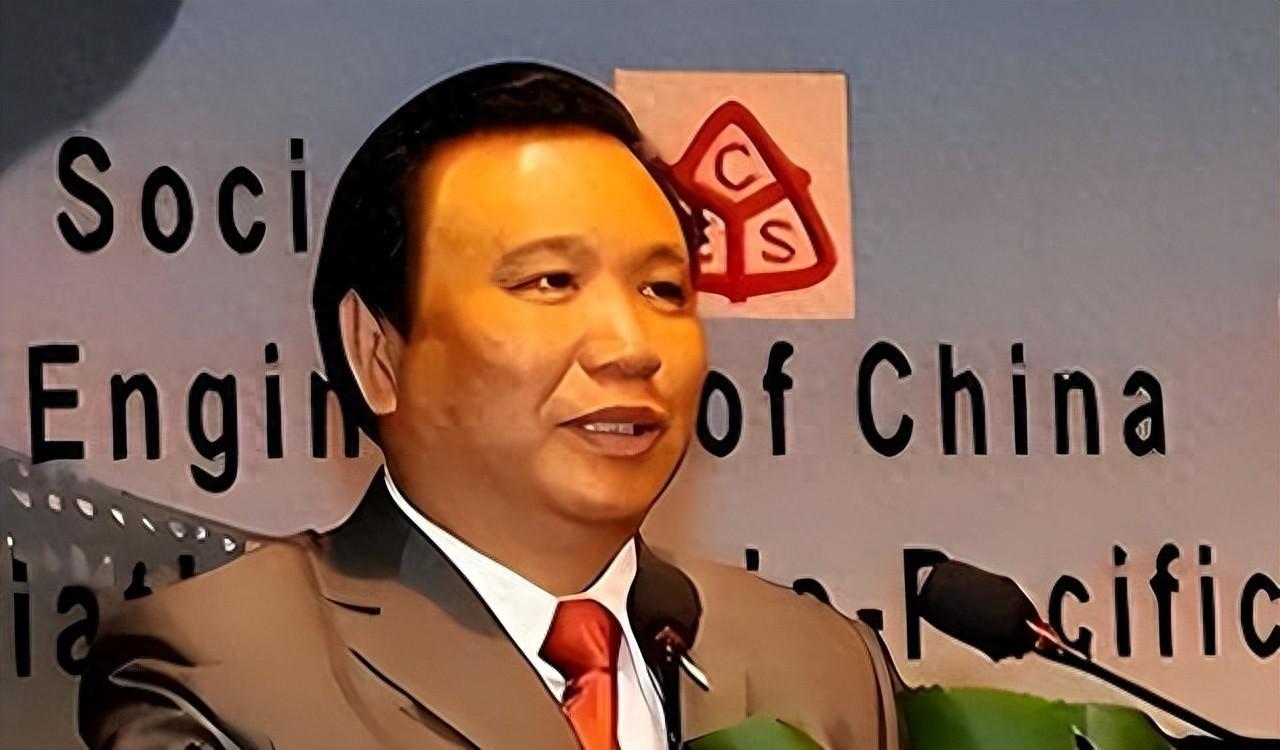 当年对着镜头喊出“中国穷关我啥事”的“电池大王”钟馨稼，怎么也想不到自己的商业帝