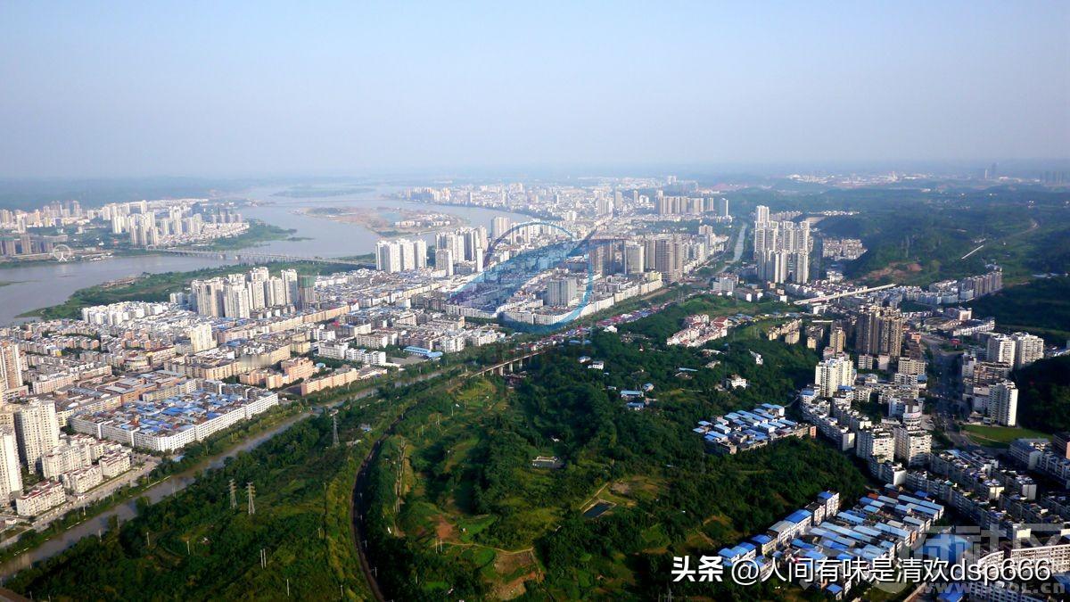 地处成都重庆几何中心，交通四通八达，出行便捷顺畅。千年古城底蕴深厚，建城历史悠久
