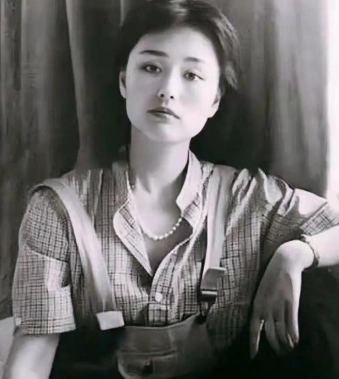 1979年，女星廖学秋去外面拍戏，6个月后回家，想要给老公一个惊喜，没想到自己的
