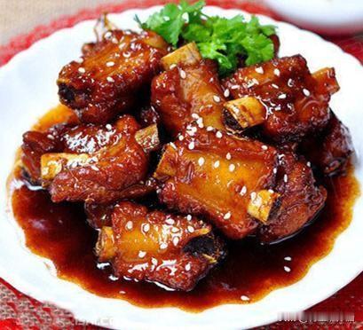 我宣布！这才是糖醋排骨的天花板做法，酸甜软糯，连骨头都嘬得停不下来！


 🥩