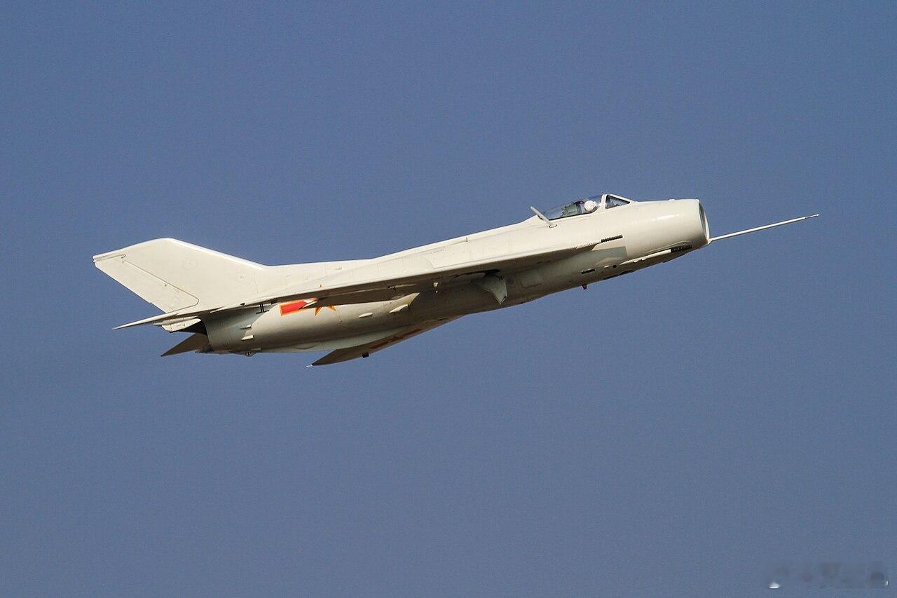 1990年8月25日，空軍第21師第62團飛行大隊長王寶玉，駕駛一架殲-6 戰機