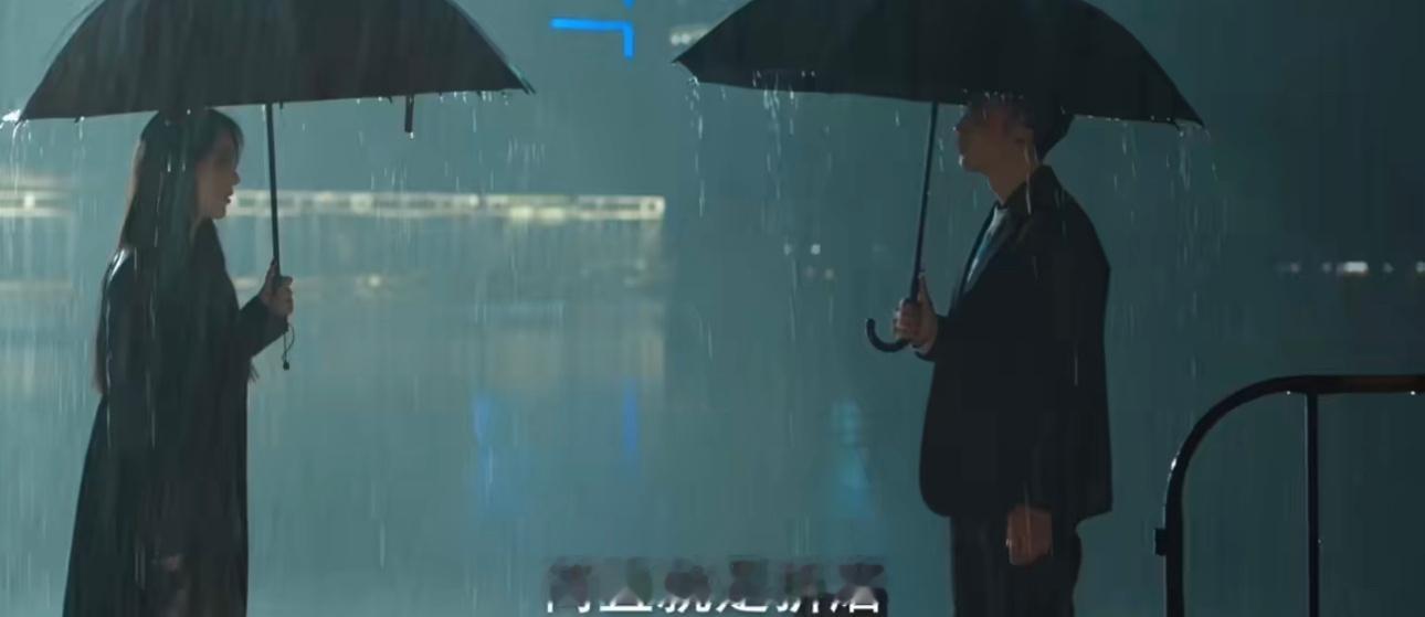 #张馨予说婚姻是城堡和牢笼#张馨予在《危险的她》中饰演的乔薇，说婚姻是城堡、是囚