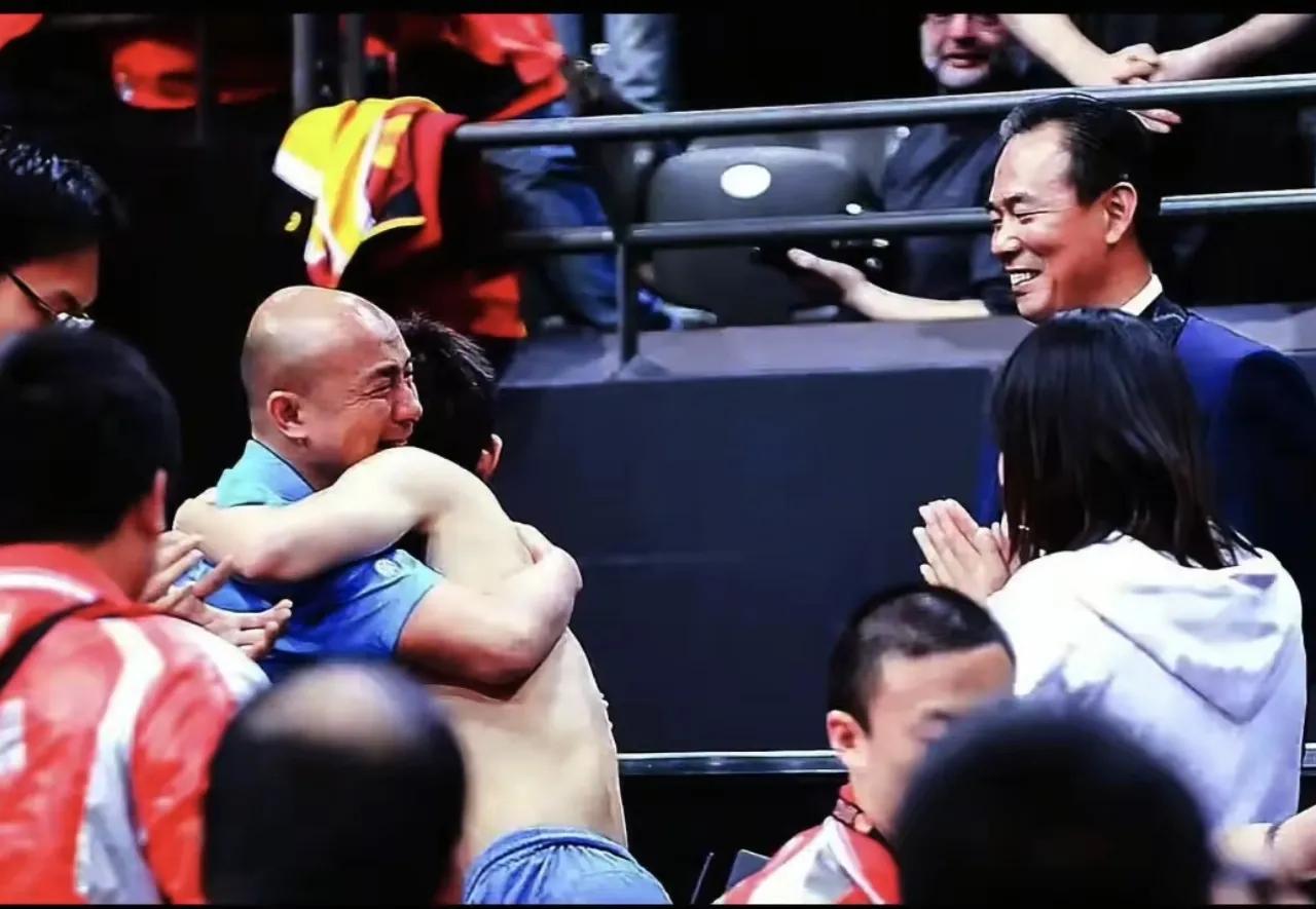 张继科杯乒乓球赛即将开始，网友在参与人员名单里居然发现了蔡振华的名字，让网友们惊