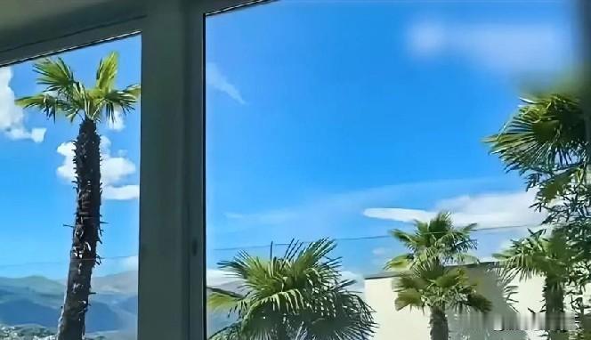 没有感情的婚姻是很难维持吧，没有分开应该是有很多羁绊走不出去，比如孩子，财产等等