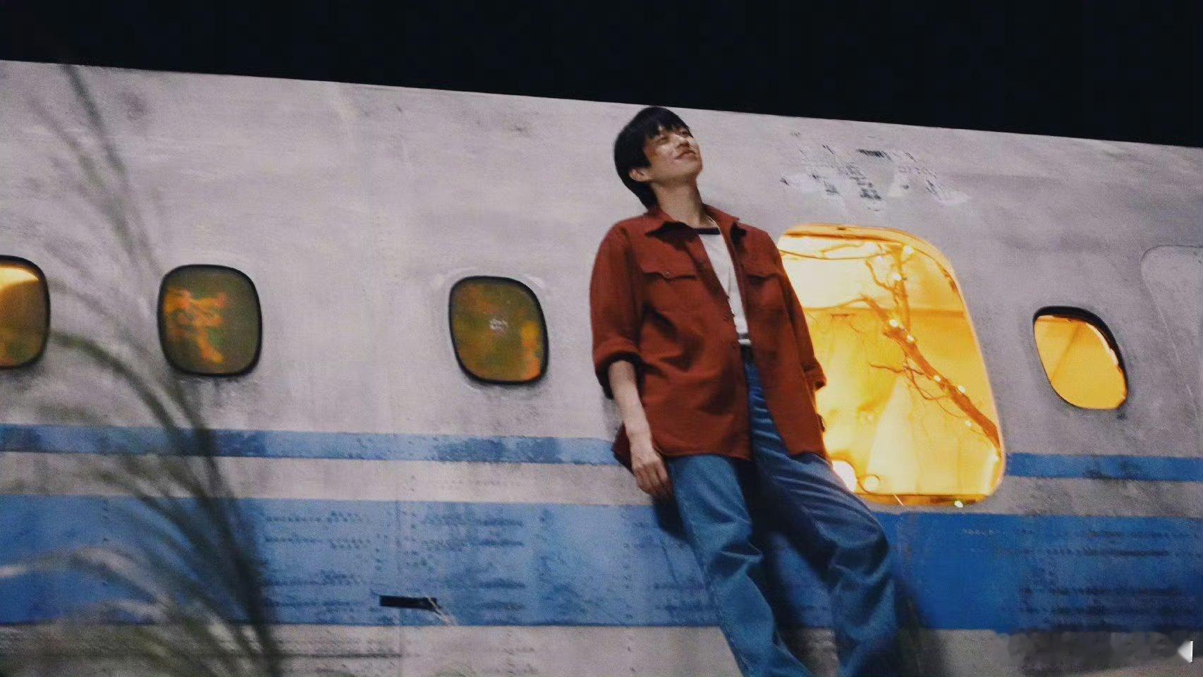 魏大勋陆鸣不说意难平的意难平陆鸣的故事像首没唱完的歌，魏大勋的告别文就是那声轻浅