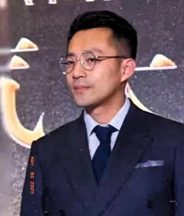 汪小菲和马筱梅的事，说白了就是汪小菲要不要娶马筱梅的问题。 马筱梅的一些旧照片被