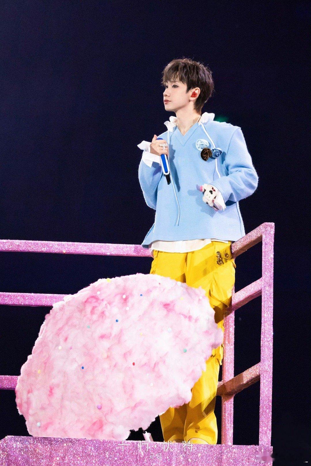 汪苏泷演唱会从不预制谁懂现场的魅力！汪苏泷演唱会全是真唱，偶尔的小破音反而更戳人