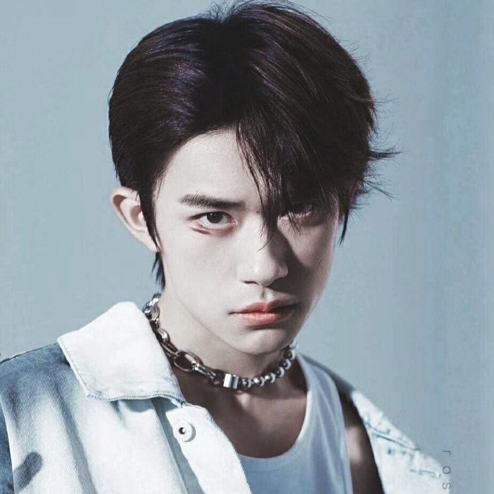 其实杨千禧还打了舌钉唇钉脐钉乳钉锁骨钉私密钉咋说呢就喜欢做坏女孩