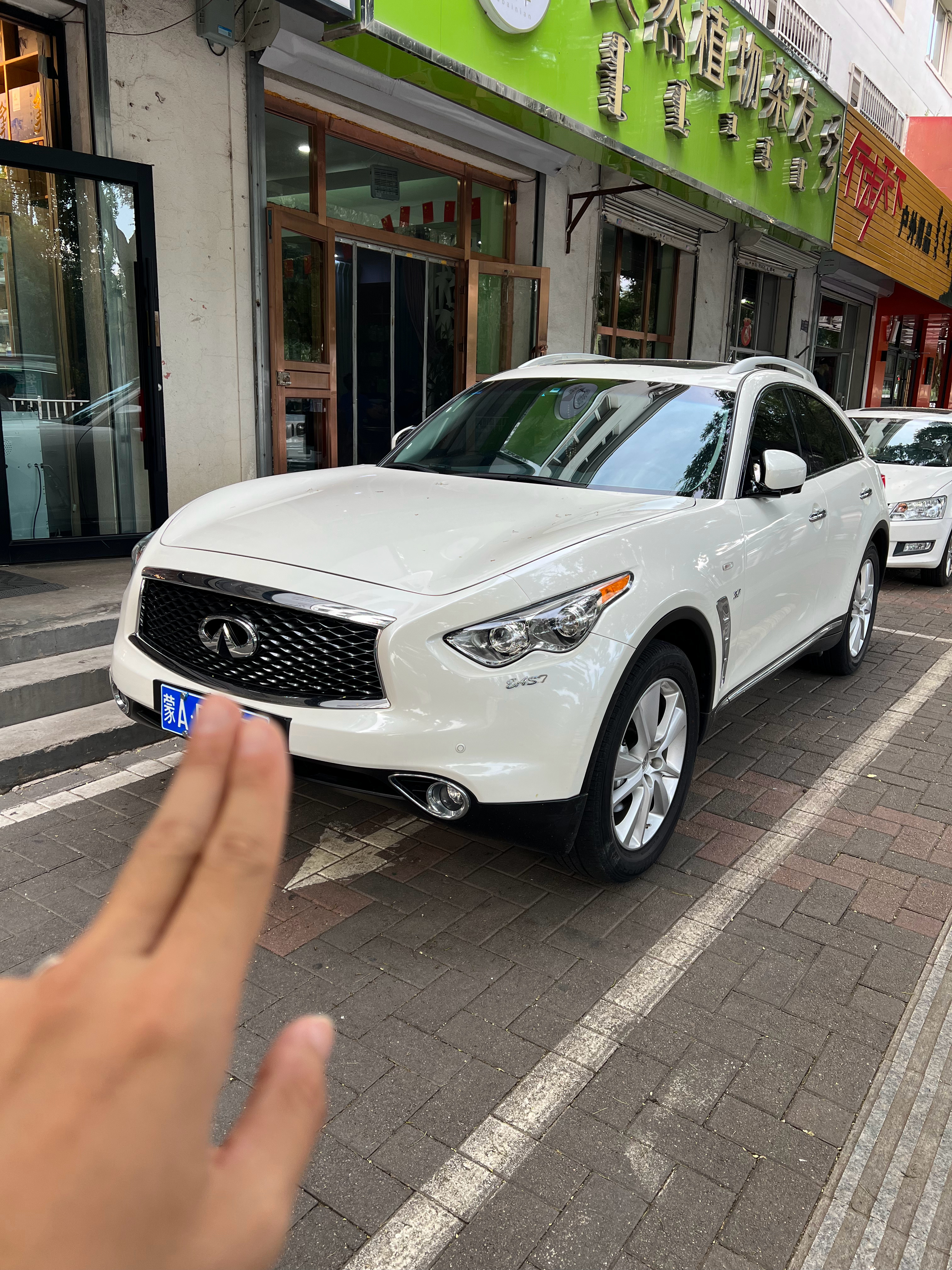 偶遇QX70绝世美车那时候东北朋友跟我说大无限，小无限后来才知道就是英菲尼迪 I