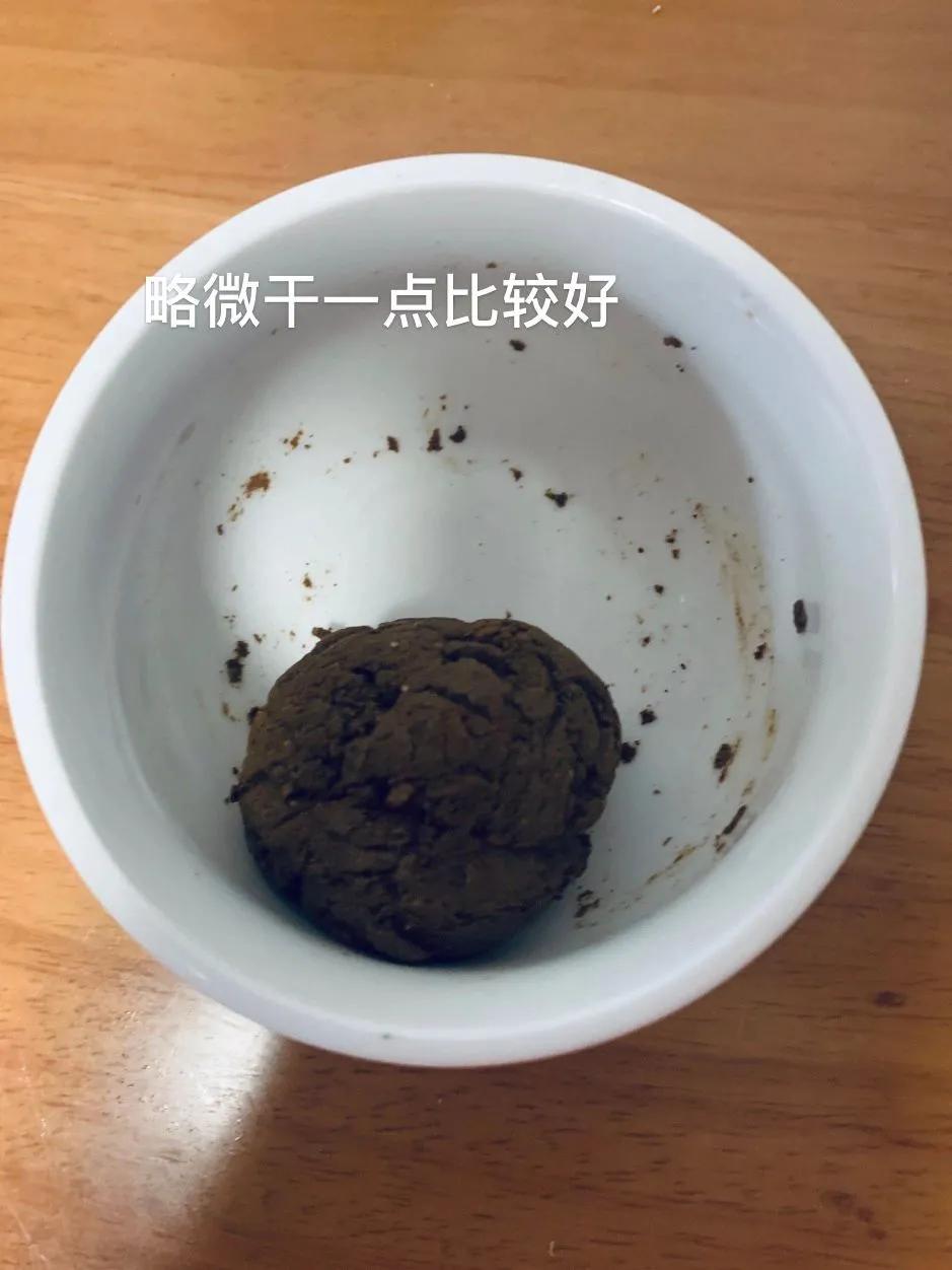 三伏天自制懒人版足贴，连续用了5天，我来说说感受~
	
用材:吴茱萸粉3勺，肉桂