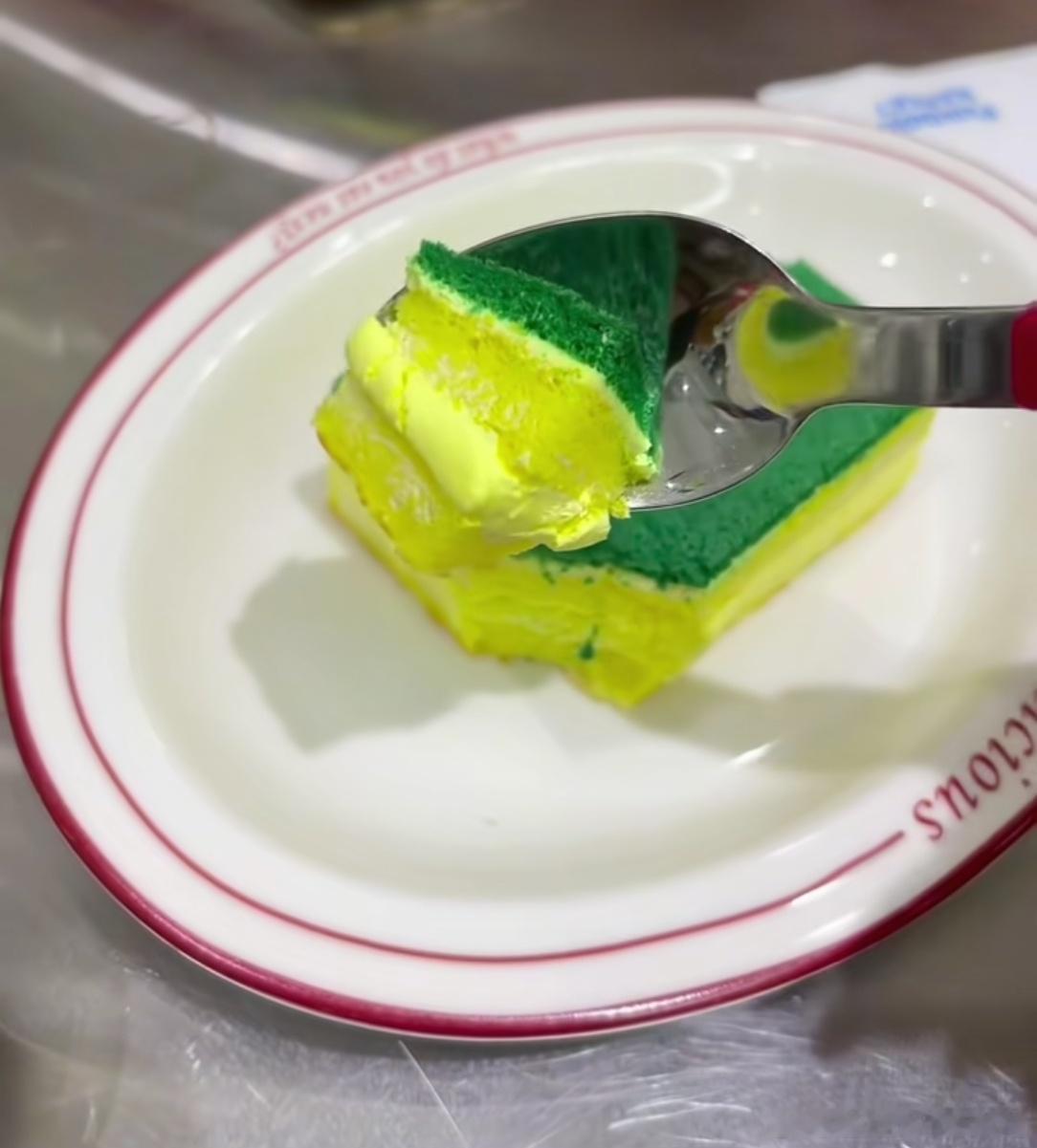 色香味全弃权的蛋糕第一次见饭缩力这么强的甜品随橙想呢 反耳更想尝尝味道了寒假不打