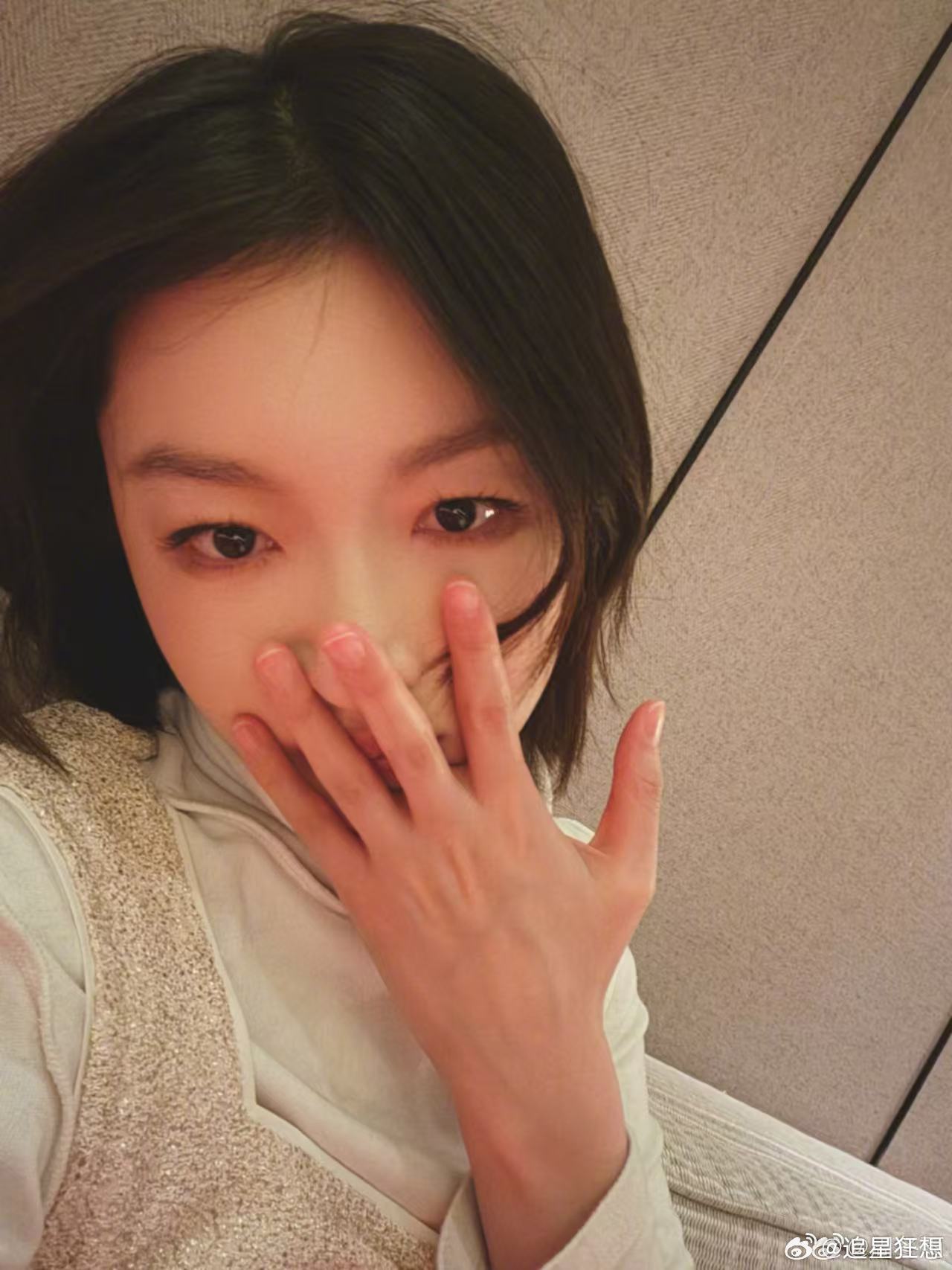 周冬雨花少8直播群魔乱舞花儿与少年 本来随便刷刷直播，结果被周冬雨逗得不停发笑。