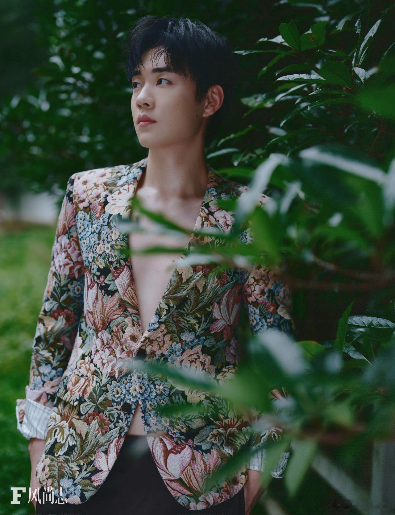 陈少熙植物系少年 呈现《风尚志》首封！🌿 精准诠释「植物系少年」的内核，表现力