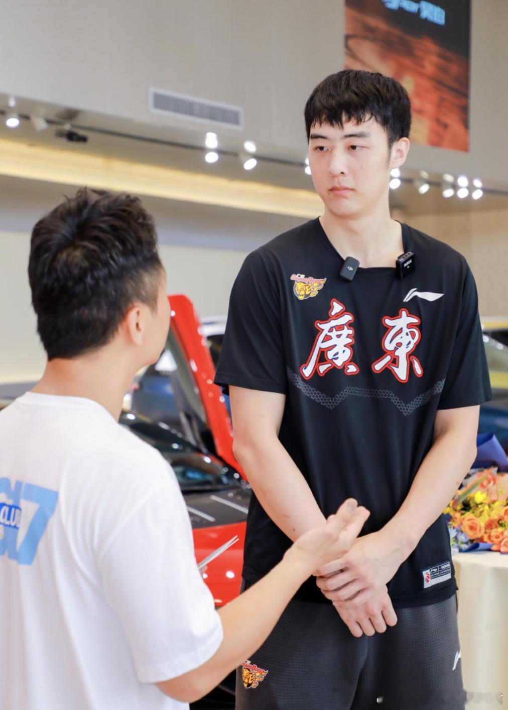 #张明池出席昊铂最佳队友交车#张明池出席昊铂最佳队友交车仪式，用实际行动证明了双