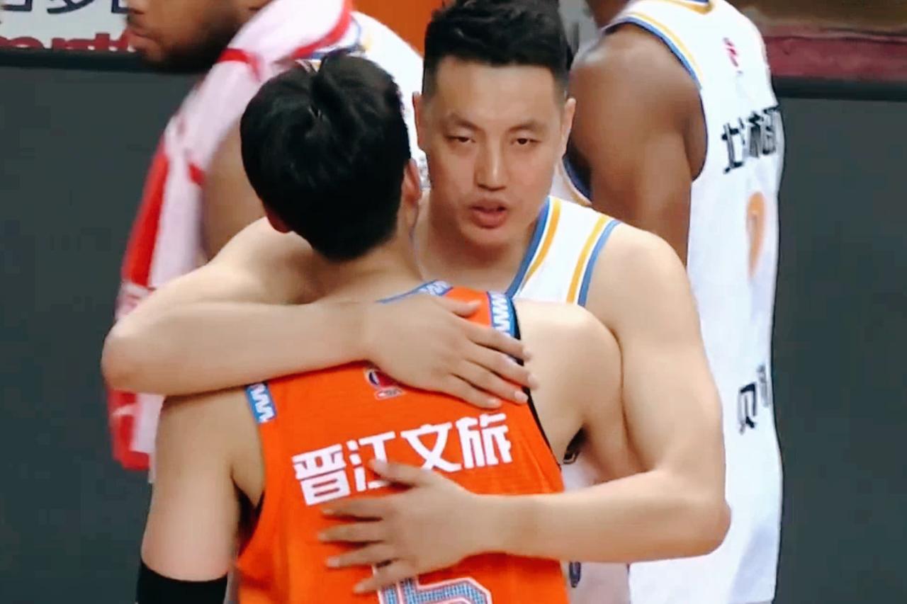 福建掀翻北京，
翟晓川赛后拥抱邹阳，
篮球不止输赢还有风度。

福建主场 109