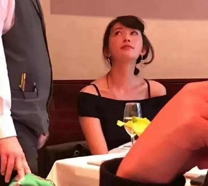 当妈后，林志玲看上去欲望更高了 ​
红光满面如痴如醉🥰
志玲姐姐的魅力真是挡不
