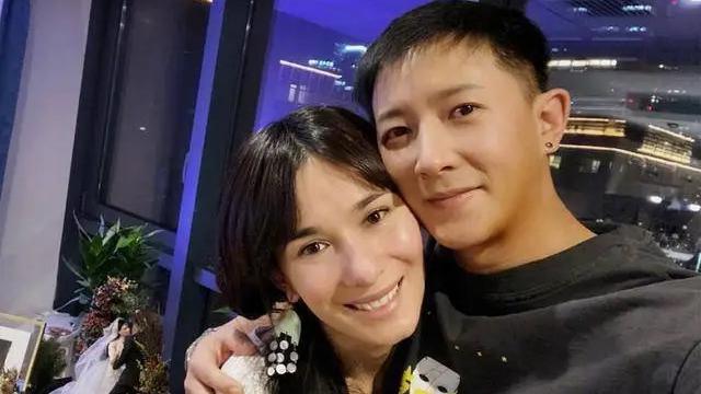 卢靖姗韩庚官宣二胎！四口之家全家福首曝光，跨国婚姻甜蜜升级引全网撒糖
🔥 一张