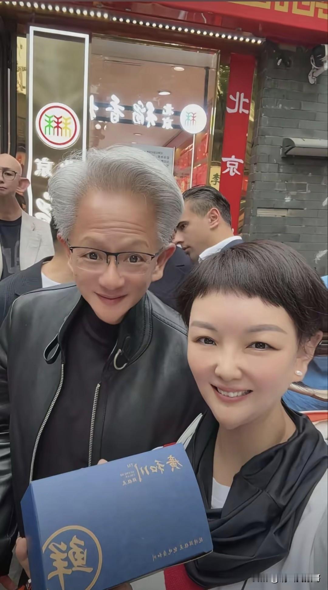 这谁的手机拍的啊？开这么猛的瘦脸特效