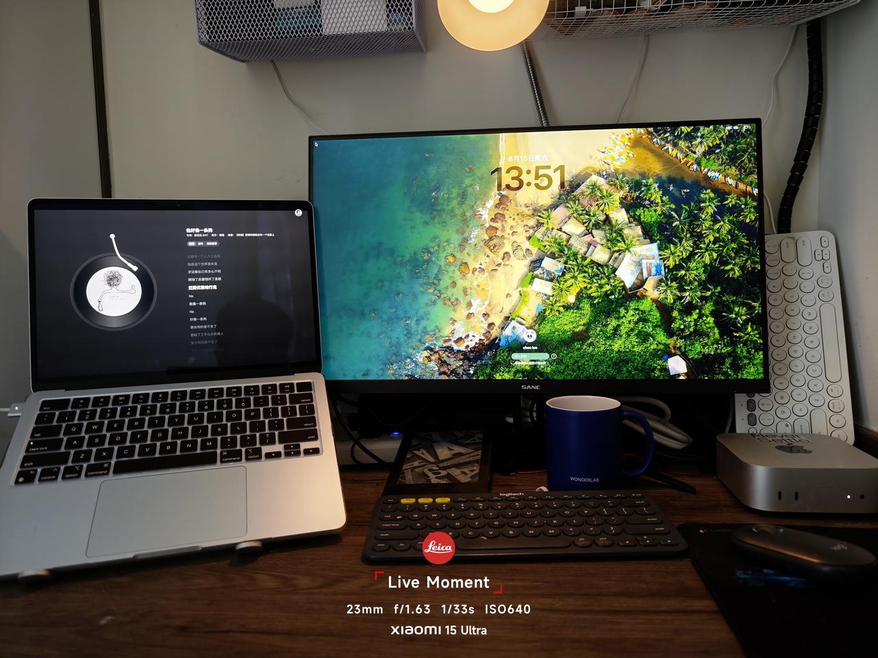 95年数码汽车博主的工作台，不到一平米，也要有生活气

1.macbook m5