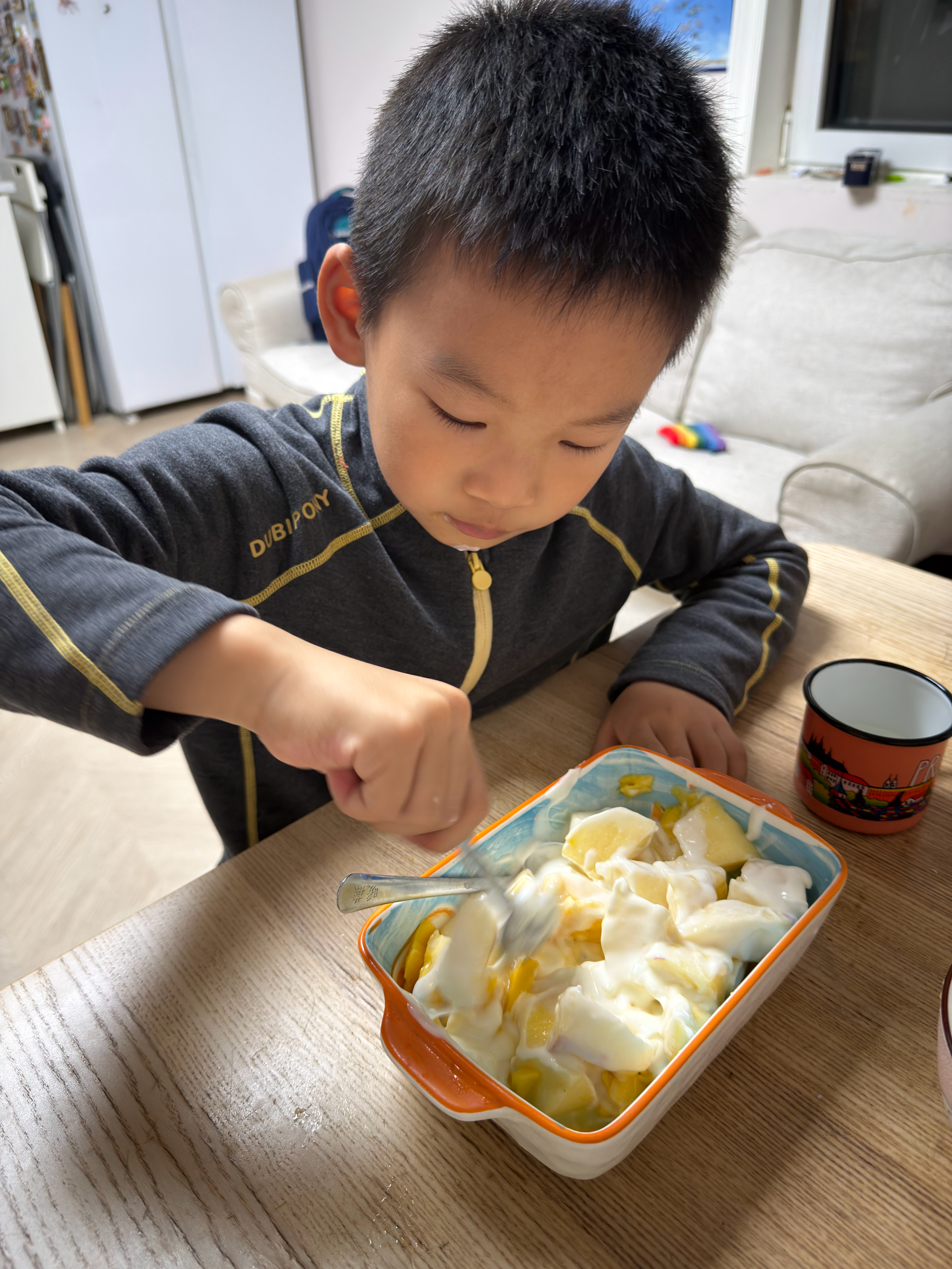 最近忙的都没跟大家说早安~4月数码圈有新品，汽车圈有北京车展，双栖艺人李姐总本就