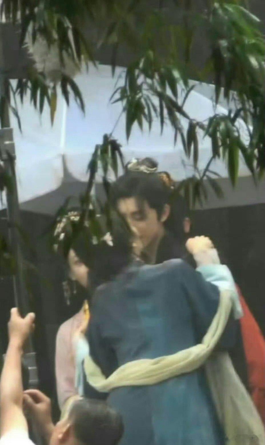秦莞和燕迟这段吻戏能不能放出来秦莞和燕迟这段吻戏删掉了 崩溃了 好想看 ​​​