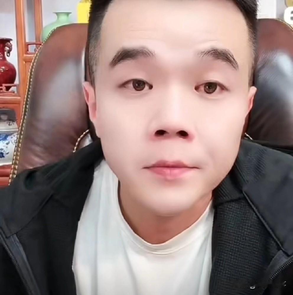 小胖让629离肖天赐远点，这哥们不走正道，吃人血馒头起来的！

        