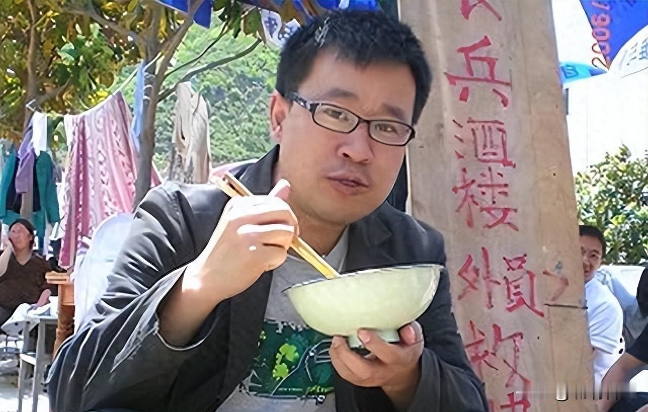 网页搜索结果需谨慎处理，但根据对简光洲公开报道的核实，他确实在2024年自创酱酒