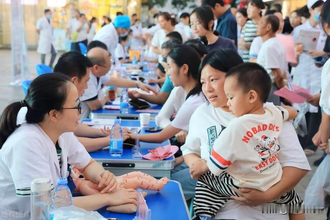 2025年最后一周，很多人搭末班车交社保和新农合，如果错过最后这几天就交不了啦！