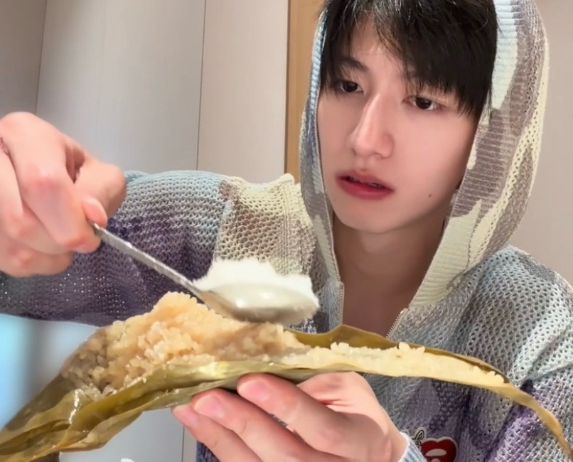 这就是肉粽加糖吗宝贝 朱志鑫吃粽子放了一大勺白糖朱志鑫一路向海的少年