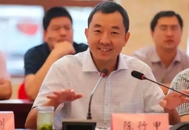 2015年，清华硕士出身的巴东县委书记陈行甲，将87名官员富商送进了监狱，被党中