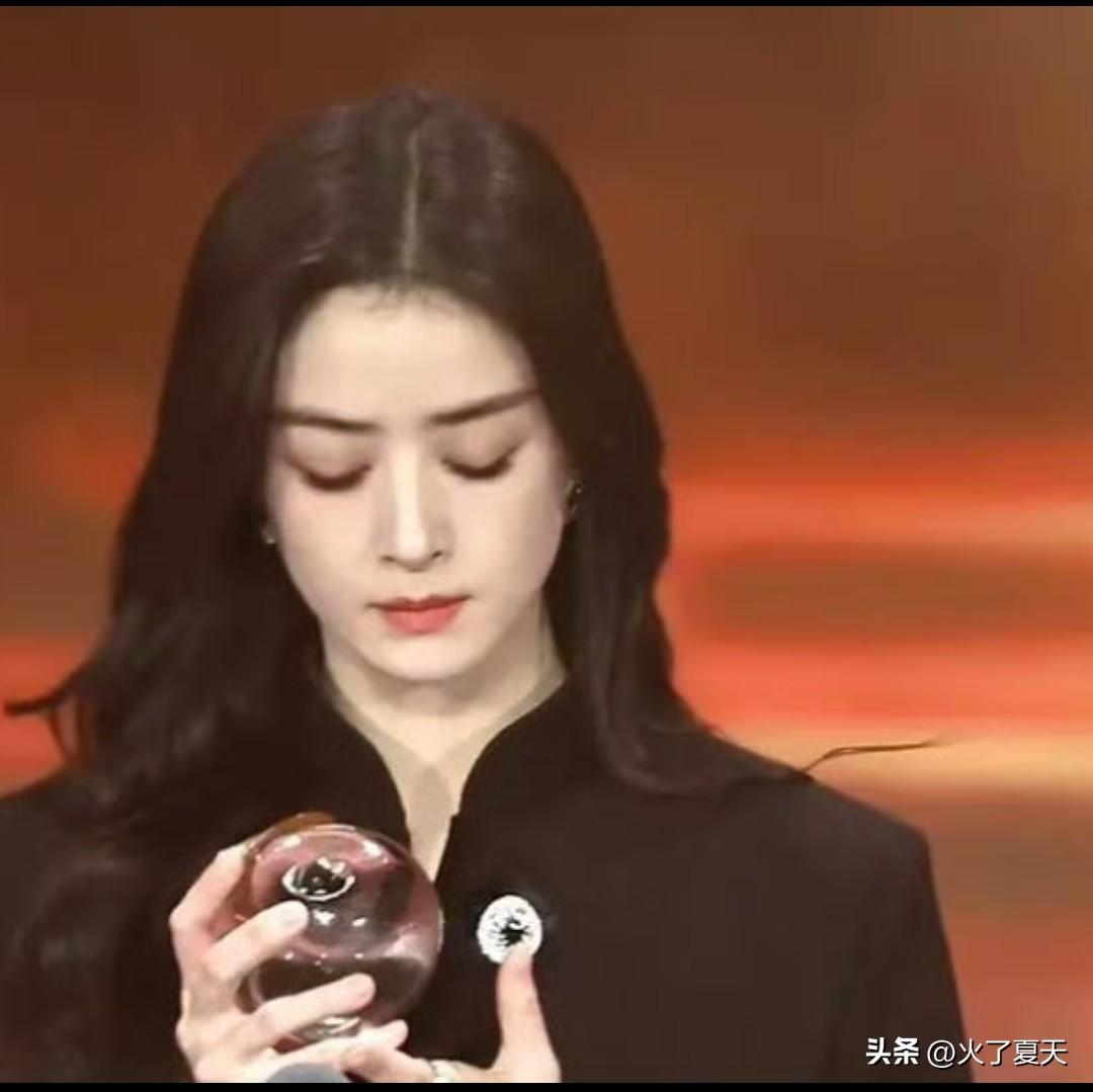 蒋欣胖过没丑过，瘦下来真的太惊艳了。 ​