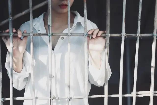 【血色寒冬】：22岁女外卖员之死敲响人性警钟！！！！！！

2024年12月13