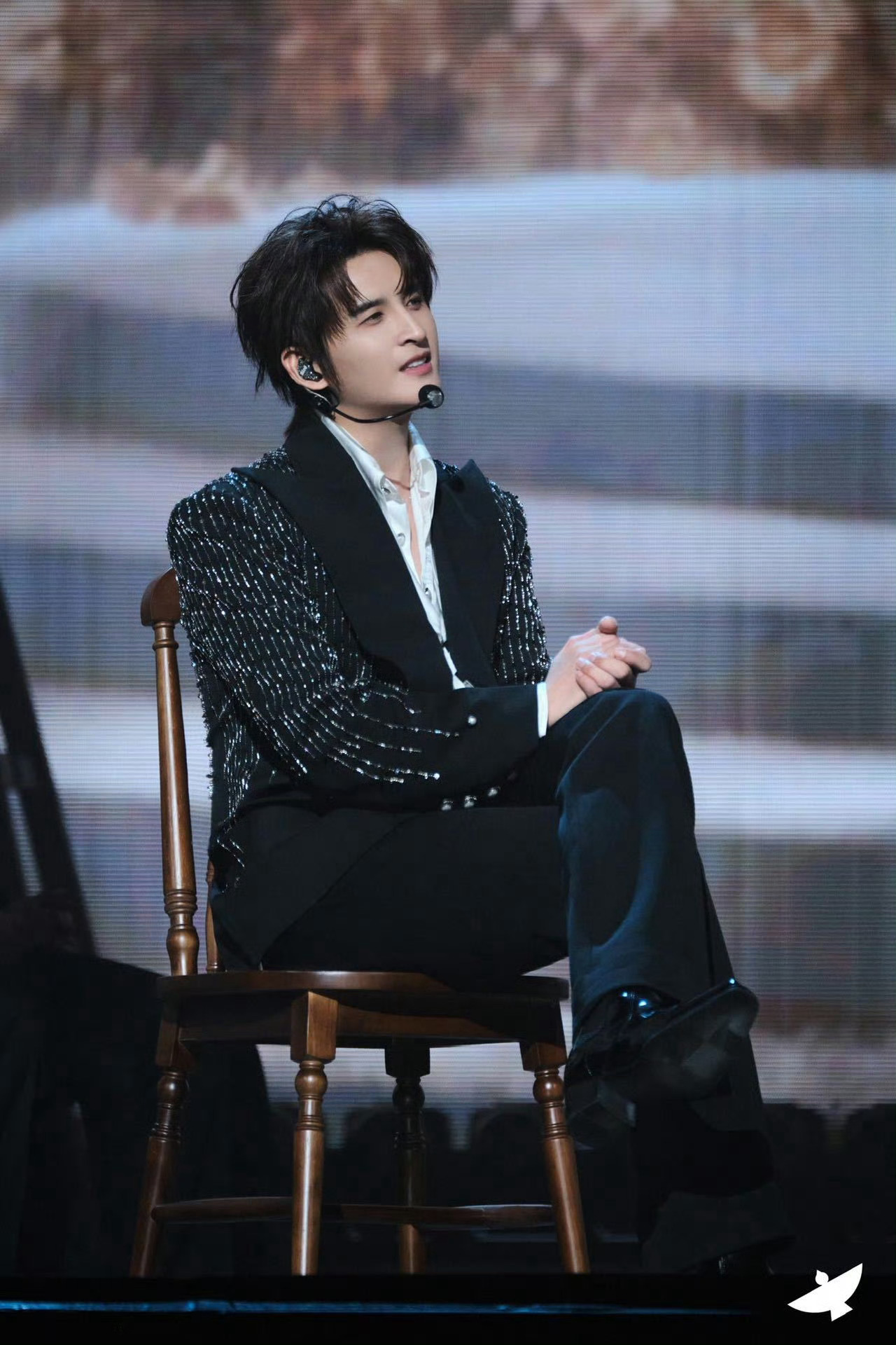 张远演唱会版嘉宾be感好重 谁能扛住演唱会版《嘉宾》，张远用细腻唱功诠释心酸，舞