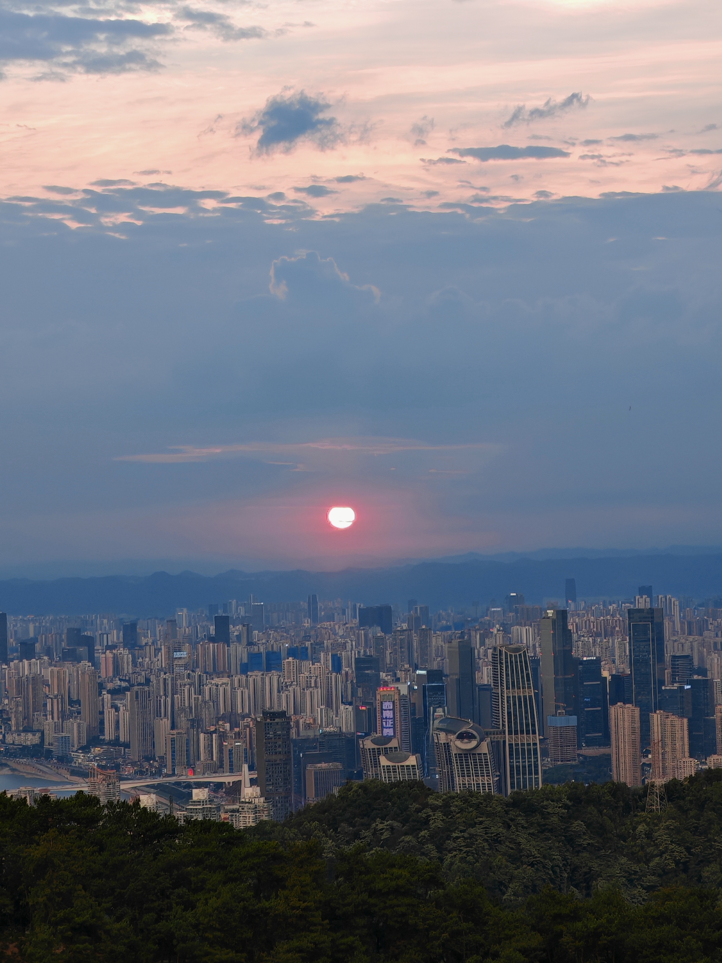 37℃的重庆城 重庆·春天岭