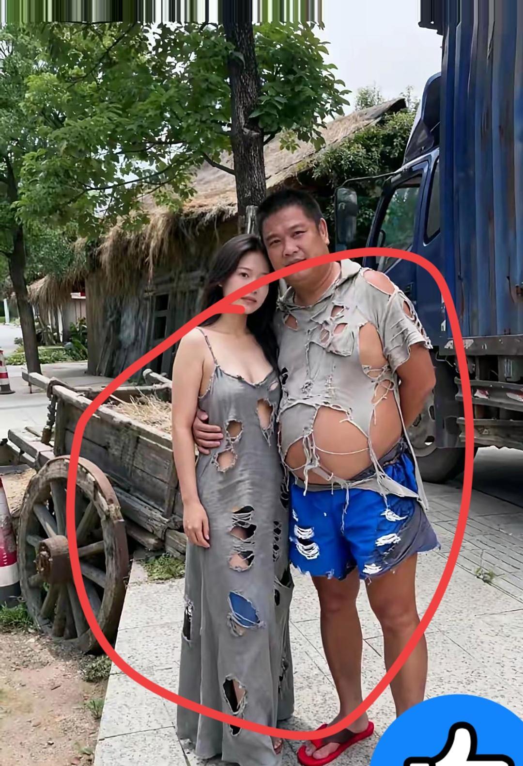 那双鞋，破洞里长霉，卖一万八。
你穿它上街，别人以为你穷得揭不开锅。
结果人家鞋