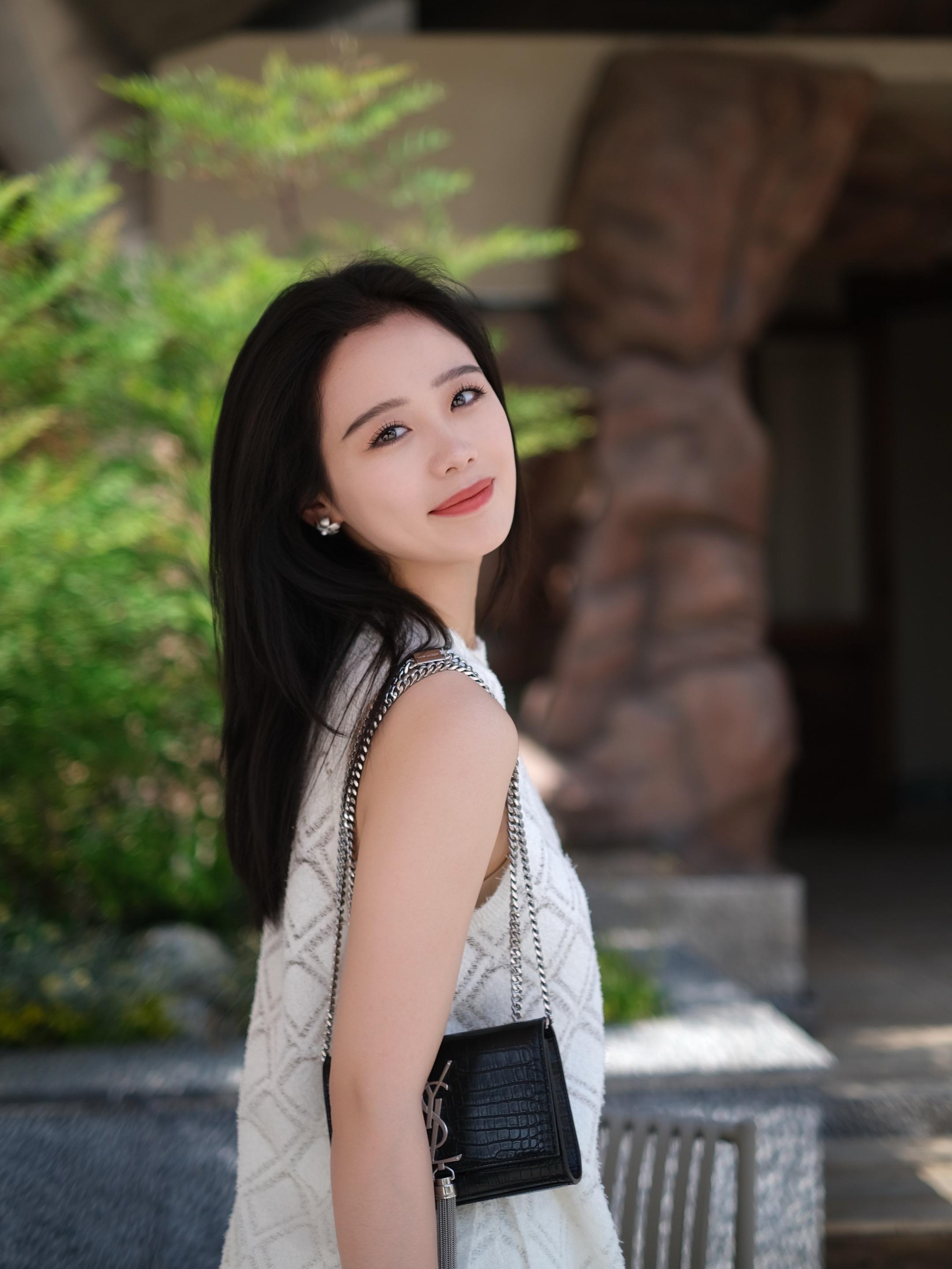 什么都不在乎，所以漂亮又自在。