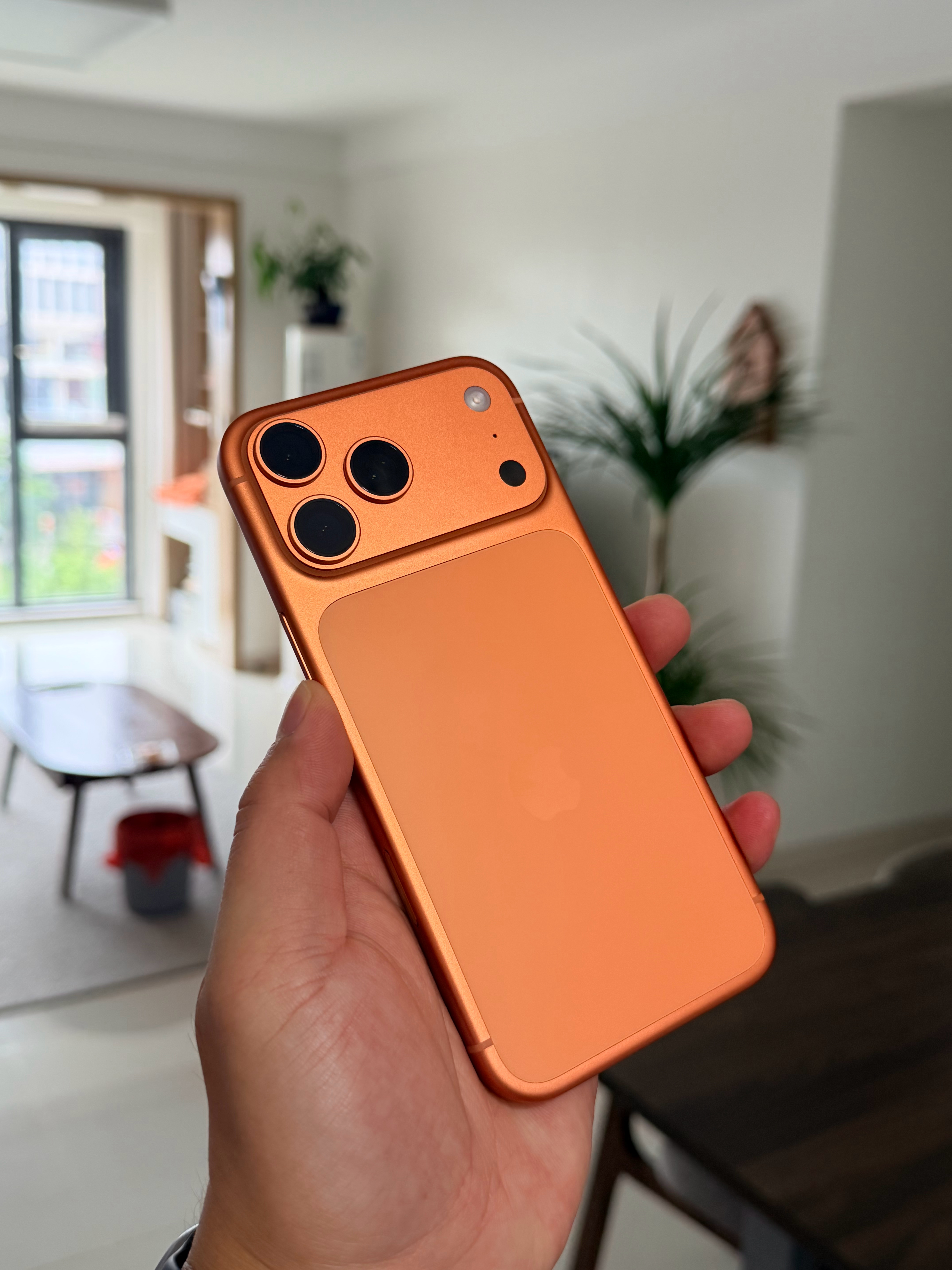 担心iPhone手机涨价，提前买了台iphone 17 Pro Max, 这个橙