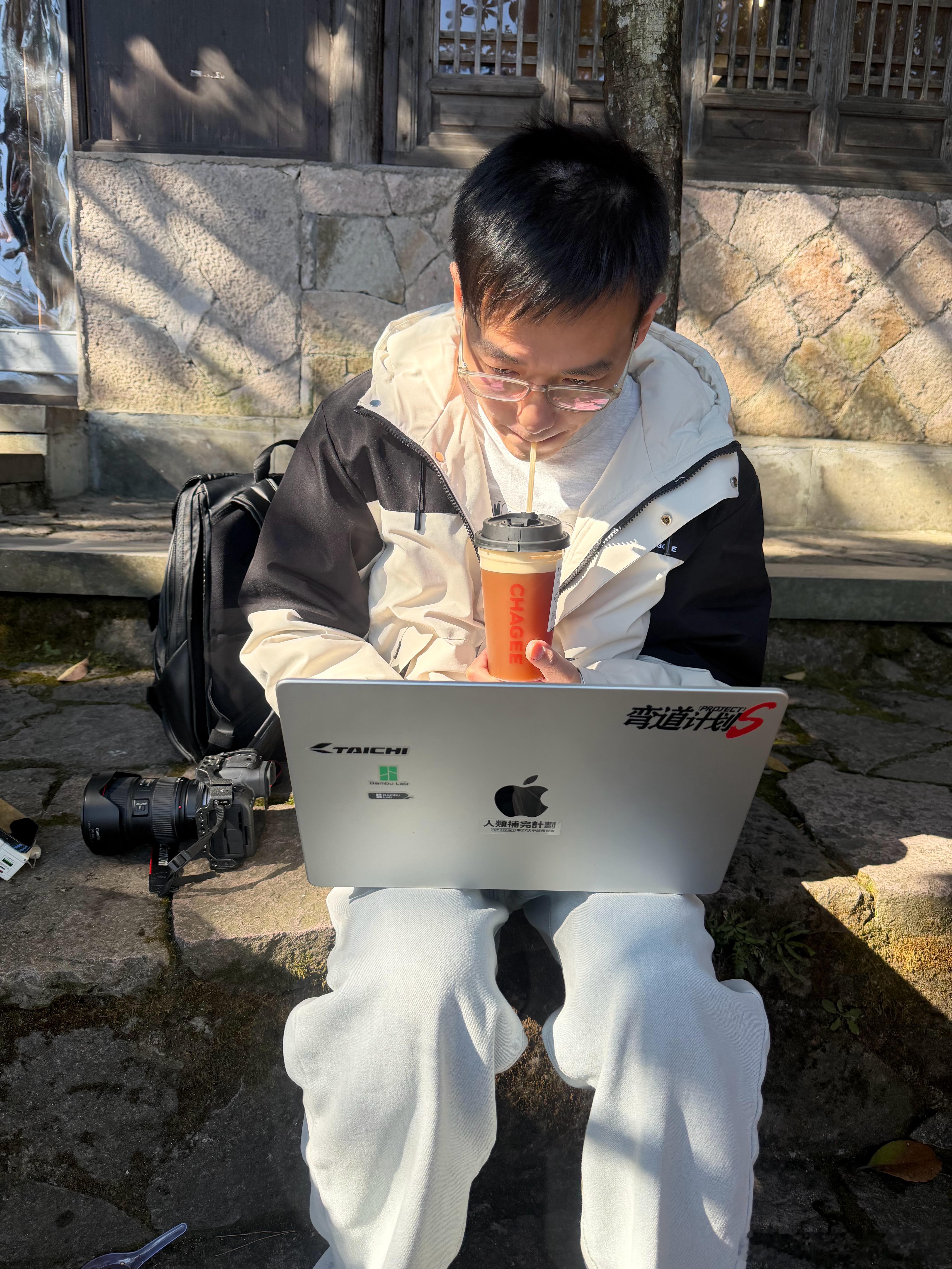 闲里偷忙，爬山过程中竟然有信号，赶紧发个新闻稿