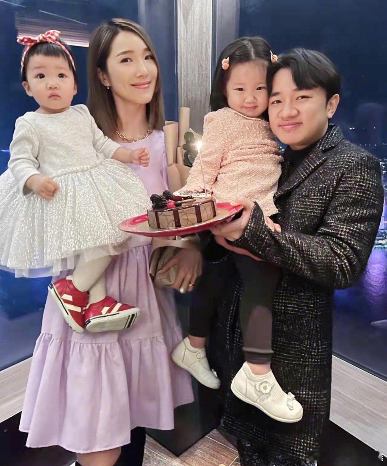王祖蓝吐槽女儿是恋爱脑 王祖蓝受访称7岁大女儿Gabby是恋爱脑，刚和前男友分手
