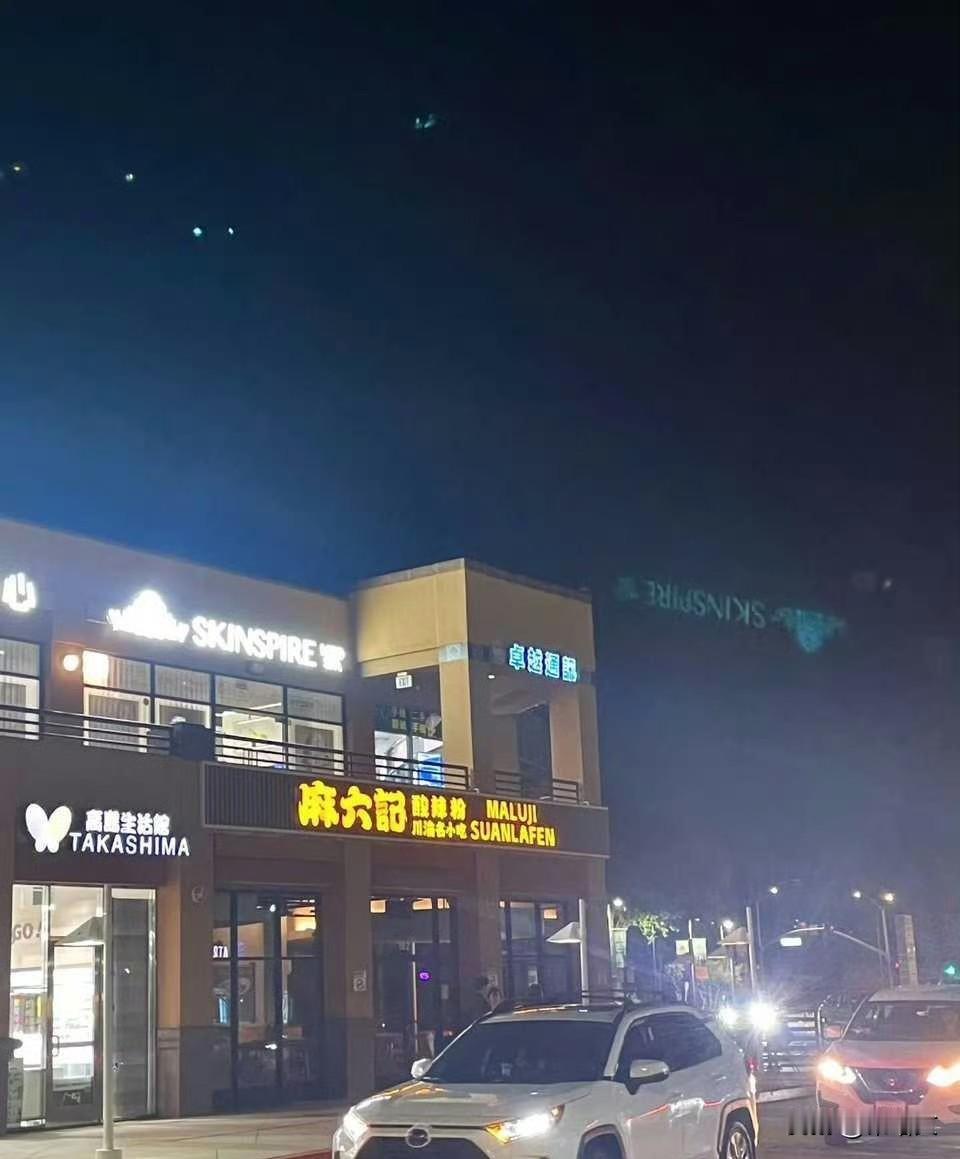 麻六记海外首店凉了！开业4天就因集体中毒停业，汪小菲野心遭重创
 
麻六记这波海