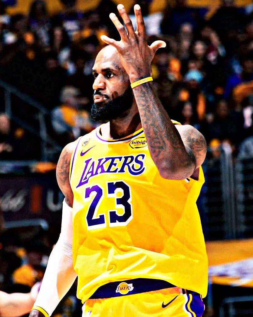 在詹姆斯过去5个健康赛季（至少出战60场比赛）里，球队在前三节领先时的战绩如下（