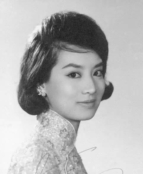 1936年，处在权力巅峰的“西北王”胡宗南看中了下级之妻，他冷硬地甩出1000块