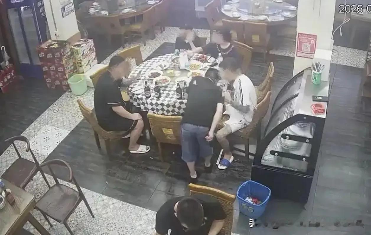 长沙两“影帝”6天狂演6场“吞铁丝”大戏，结局极度舒适：双双刑拘！

在外吃出异