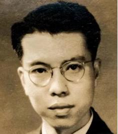 1948年，他不顾妻子反对，用刀划开刚出生3天女儿的后背，看着女儿奄奄一息，妻子